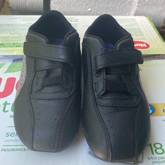 Girls puma shoes (gently used) - Picture 5 of 7